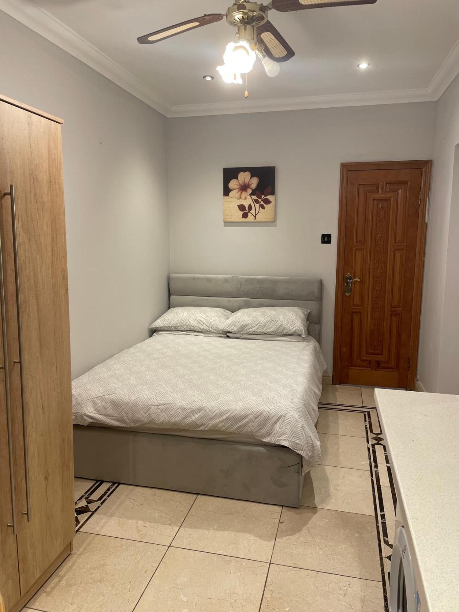 North London Studio Apartment Exteriör bild